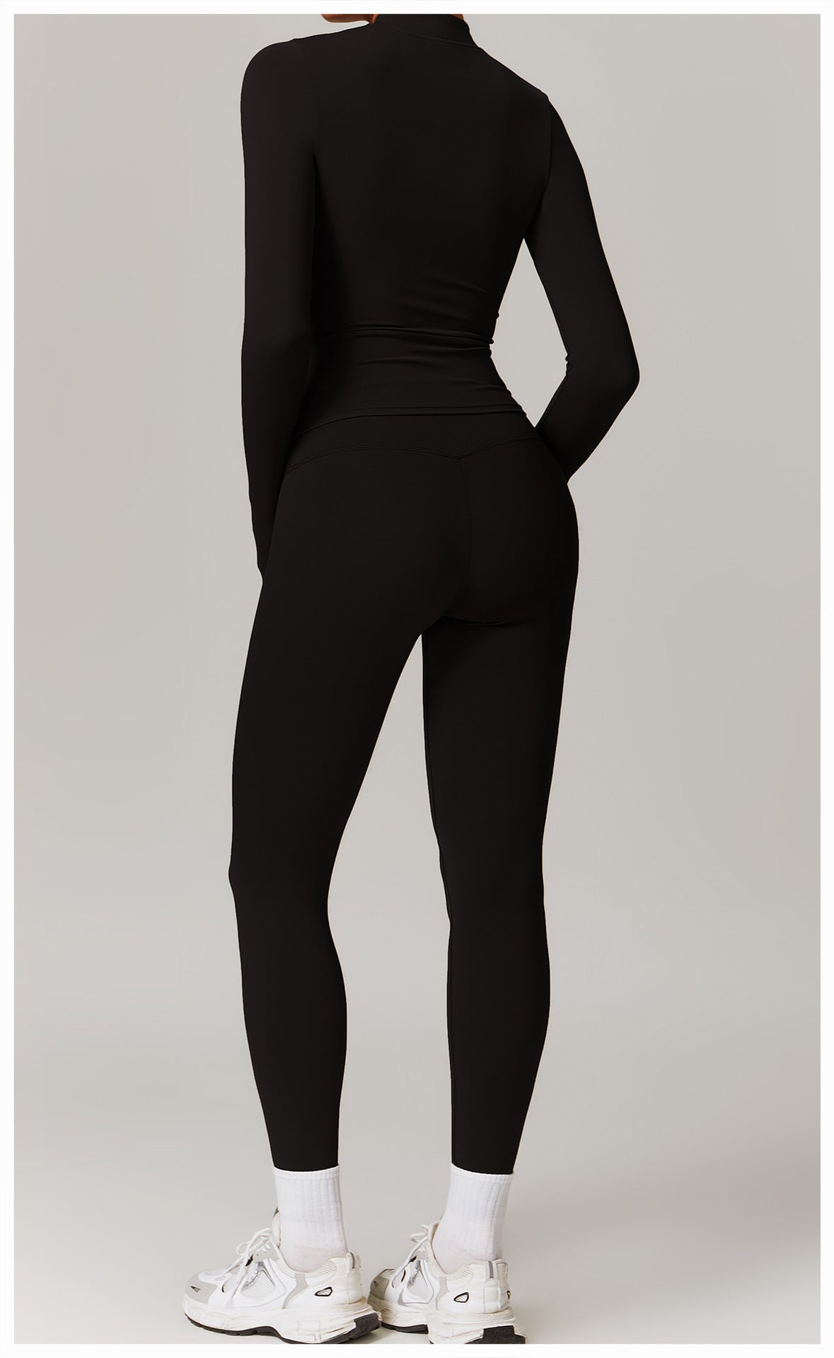 MODEL-004 Seamless Activewear Set in Black